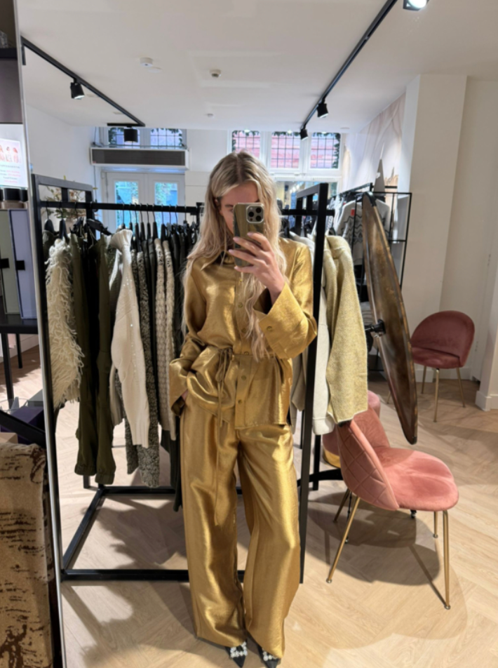 STUDIO AR | Ebonee Shiney Blouse