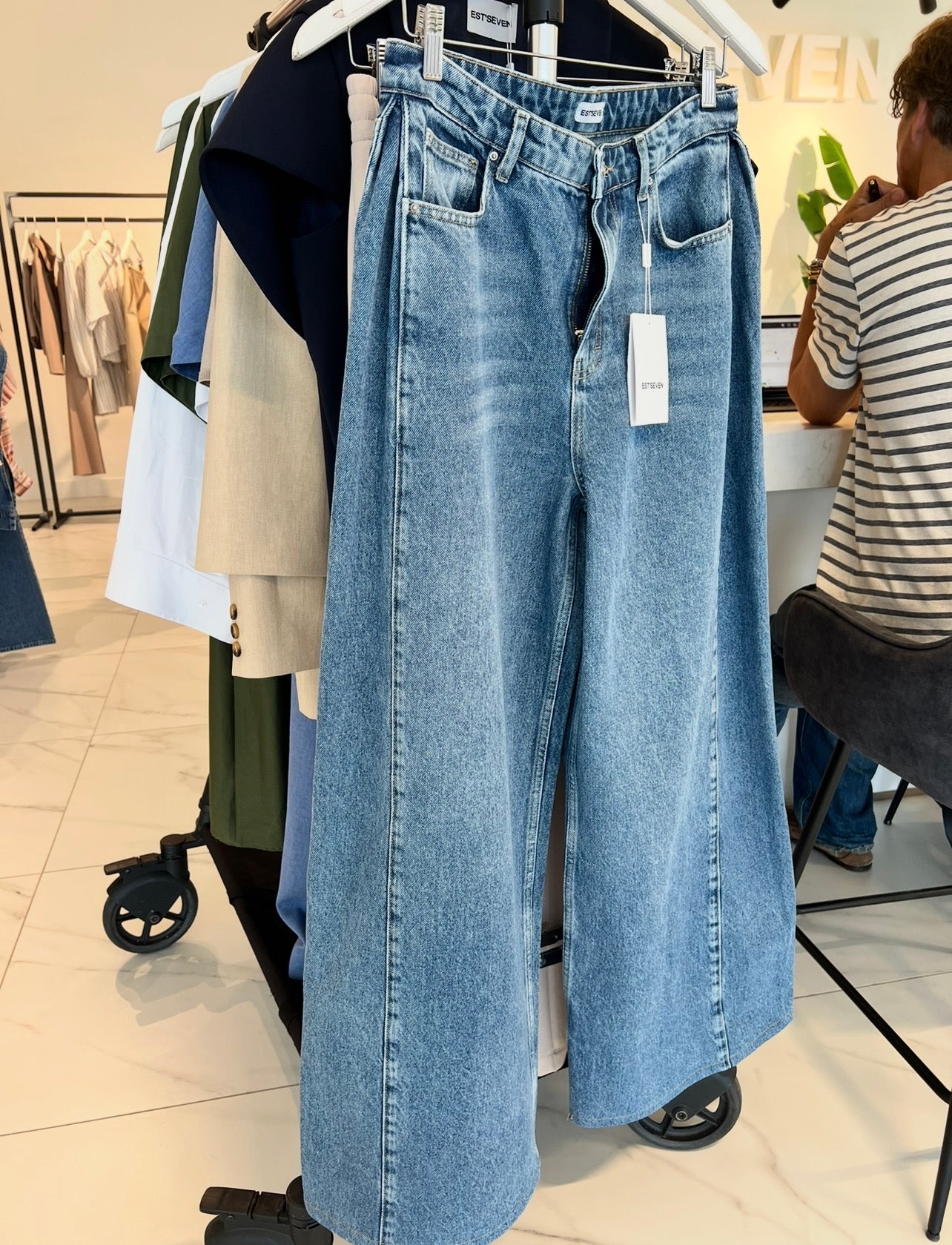 EST SEVEN | Mia Denim