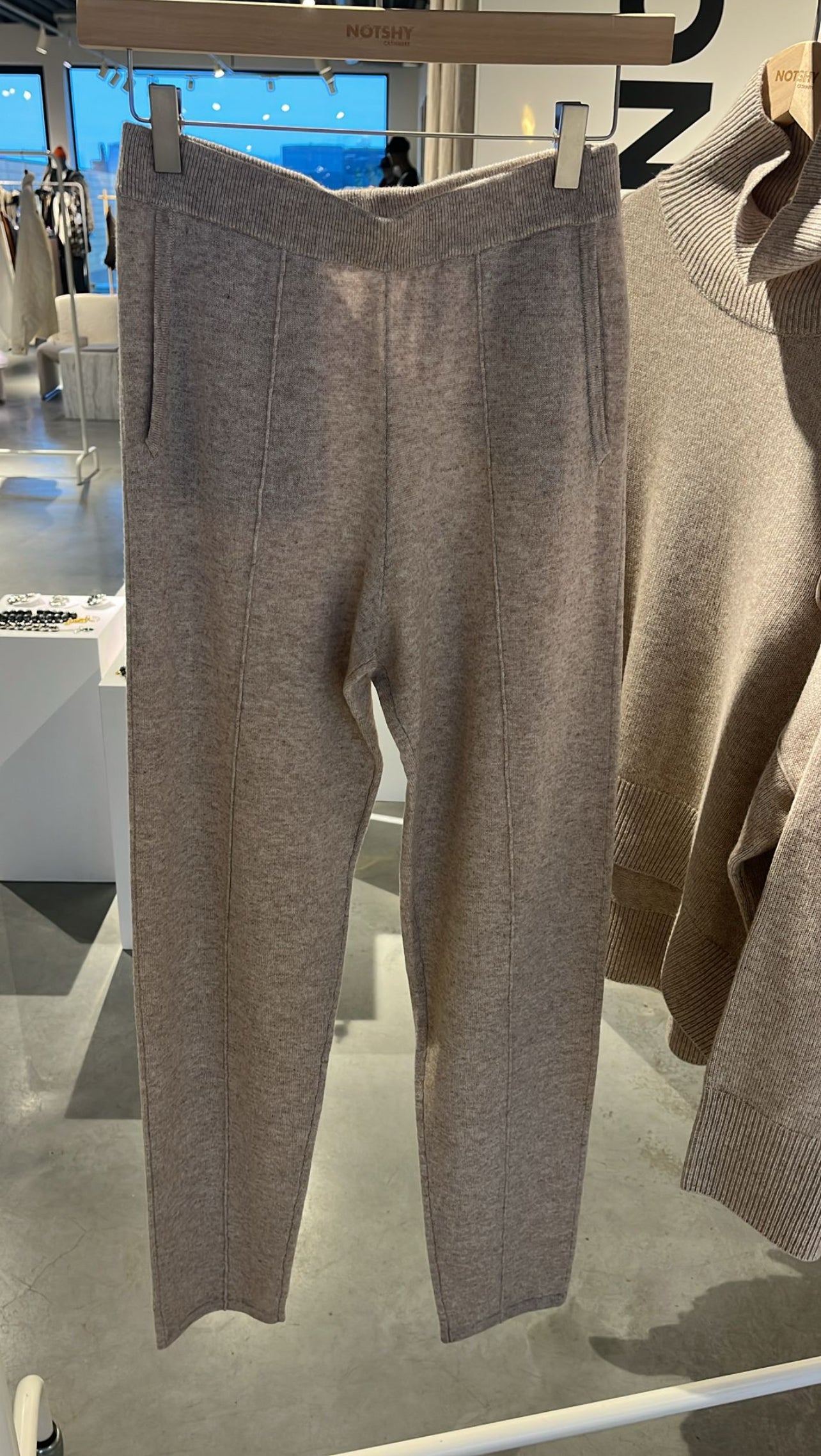 NOT SHY | Pullover+Broek