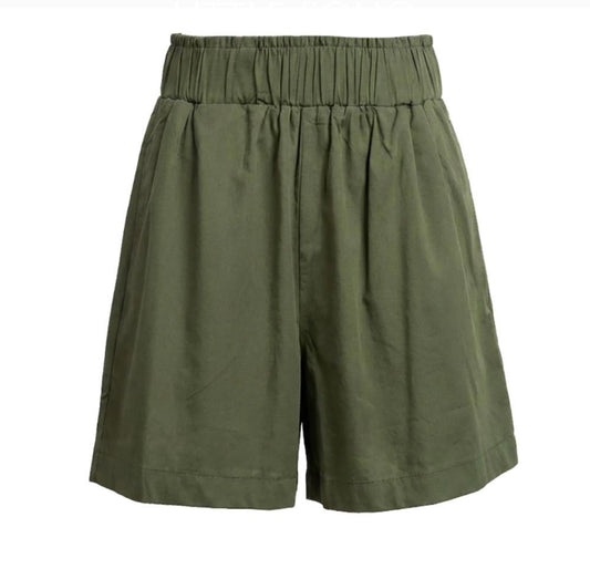 EST SEVEN | Defne Shorts